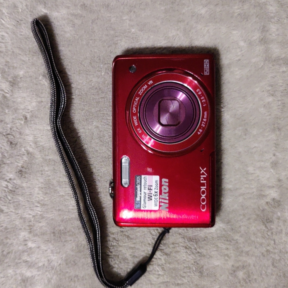 Nikon CoolPix S5200  - Red